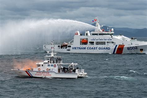 Philippines, Vietnam boost military ties amid South China Sea .